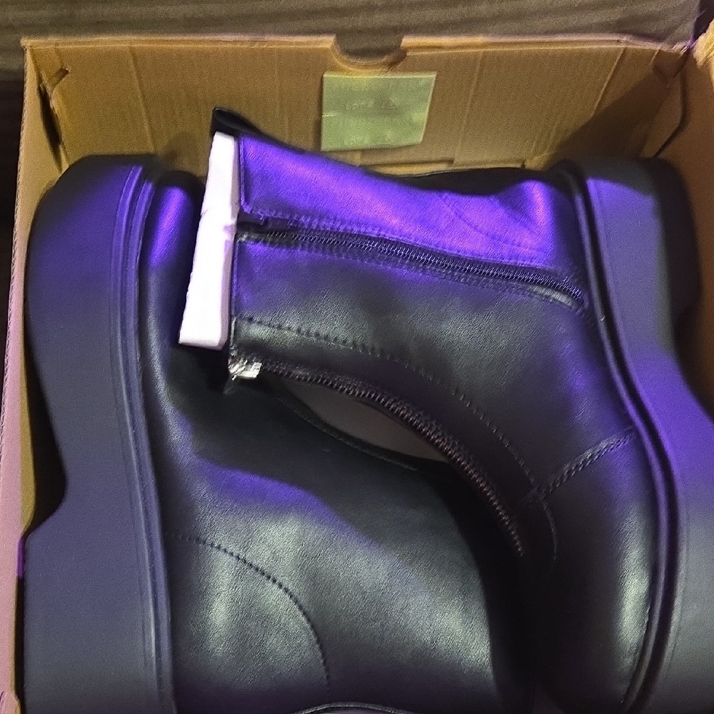 Port and Company Classic Black Ankle Boots